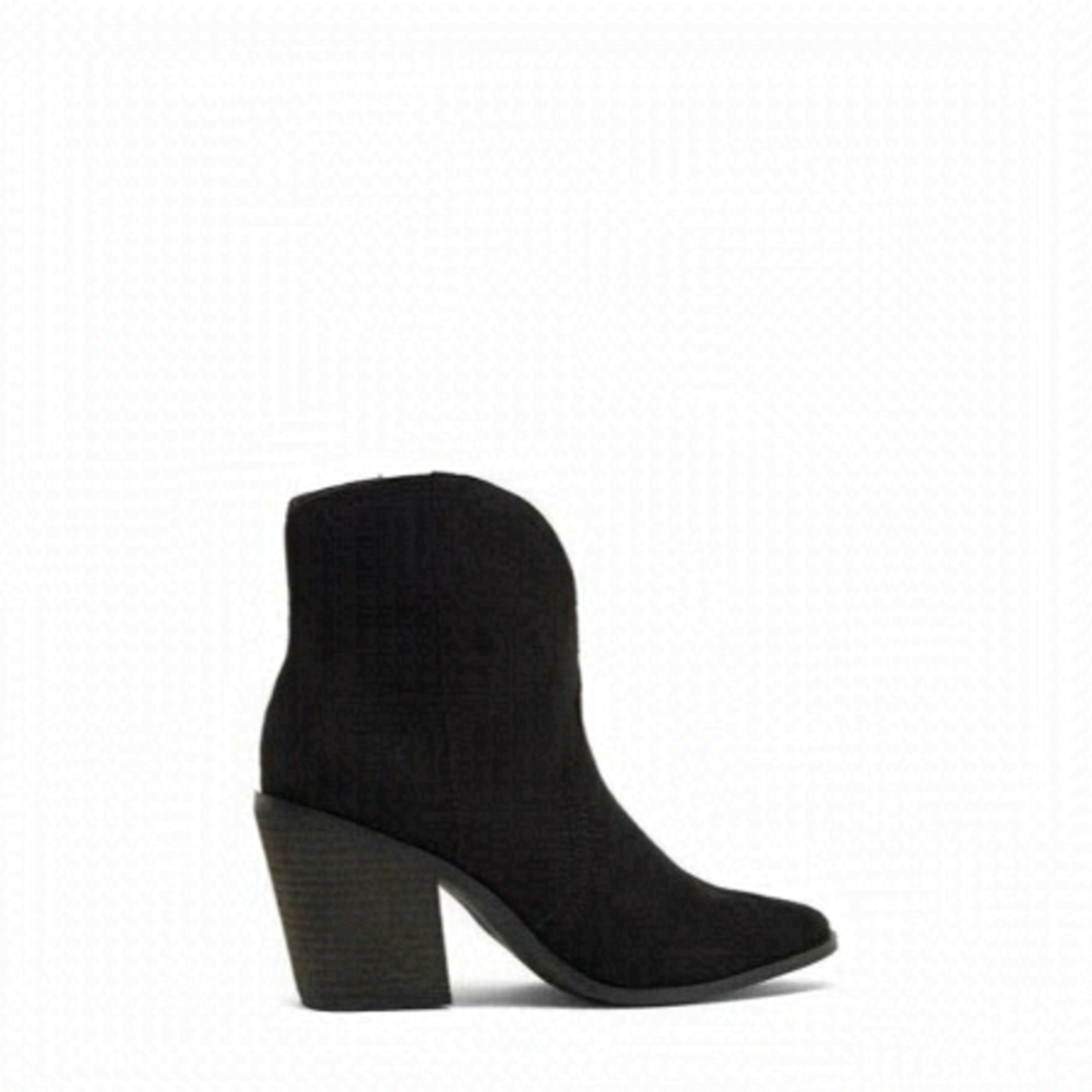 ABOUND BNWOT Women's Western "Courtnee" Bootie Black Sz 7.5 Ankle Boot.